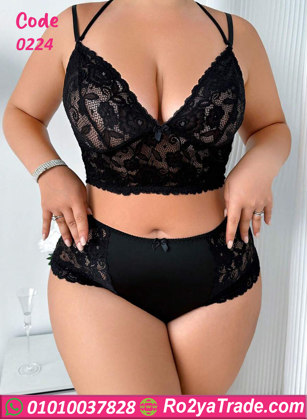 طقم دانتيل أسود ناعم