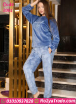 بيچامة قطيفة ناعمة