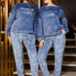 بيچامة قطيفة ناعمة