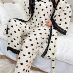 طقم شتوي دانتيل قلوب