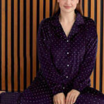 بيجامة حريمي قطيفة منقطة