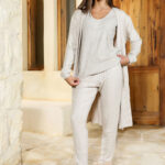 طقم شتوي ناعم بالروب حريمي