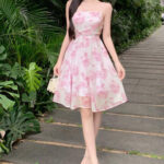 فستان صيفي قصير بنقشة ورد