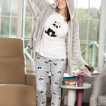 بيجامة شتوي حريمي بالروب