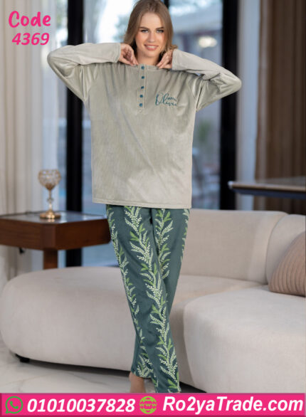 بيجامة قطيفة مريحة