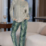 بيجامة قطيفة مريحة