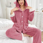 بيجامة حريمي شتوي قطيفة بكابيشو