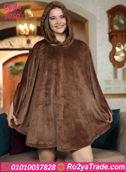 بونشو حريمي شتوي قطيفة بقبعة لون بني دافي