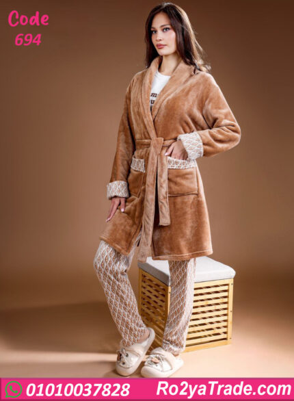 بيجامة حريمي شتوي 3 قطع بالروب