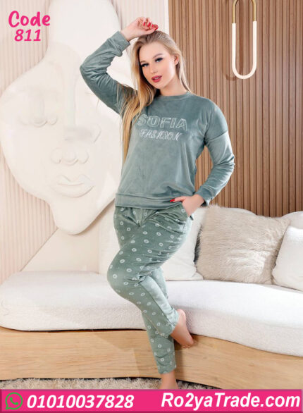 بيجامة قطيفة حريمي