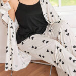 بيجامة حريمي بالروب